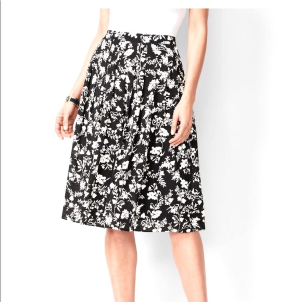 Talbots Skirt Floral Black White Pleated Midi Skirt Size 14 Modern Chic Modest